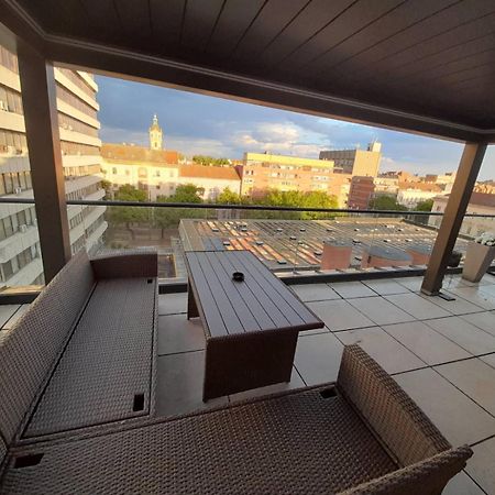 Apartamento Noir Gold Penthause - Szeged Exterior foto